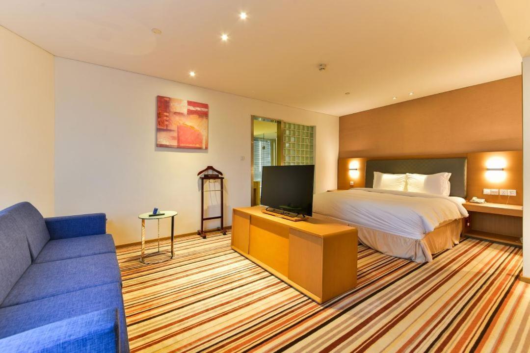 Holiday Inn Express Shanghai Jiading Industry Park By Ihg Exteriör bild